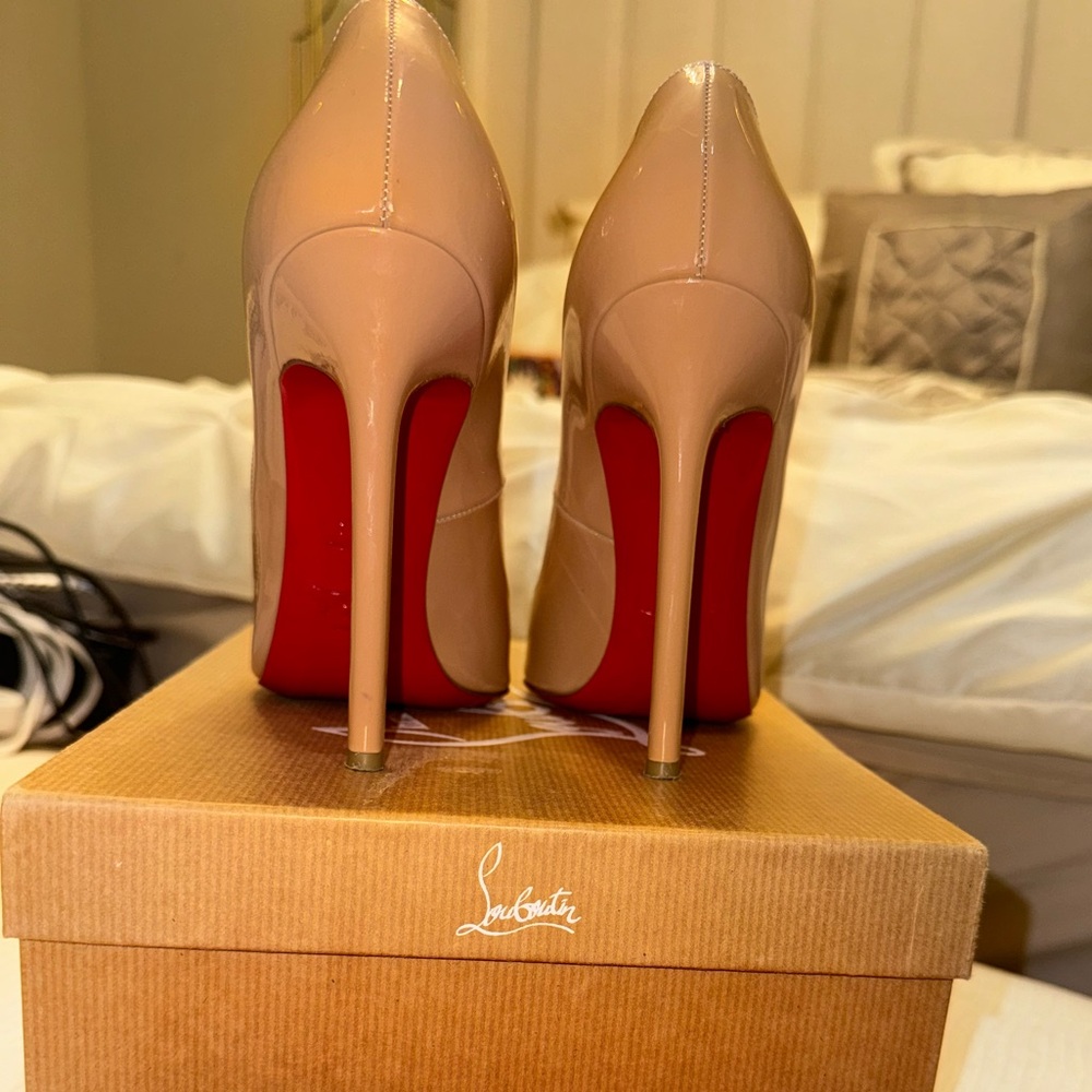 Authentic Christian Louboutin pigalle size 38.5 (7.5)